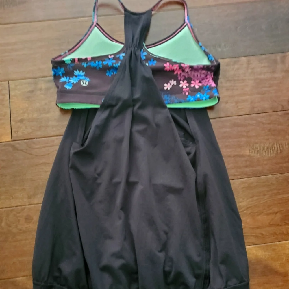 Lululemon athletica tank size 4 with build in bra in black - Picture 1 of 3